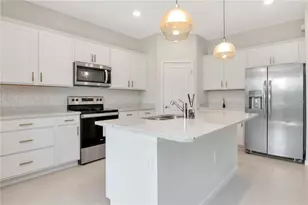 6156 Bradford Woods Dr, Zephyrhills, FL 33542 - Photo 11