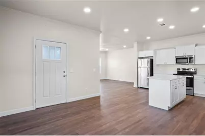 1851 13th Street S, Saint Petersburg, FL 33705 - Photo 3