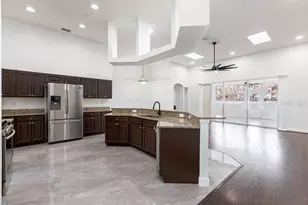 1032 Legends Pass Dr, Valrico, FL 33594 - Photo 3