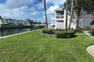 4859 Coquina Key Dr SE, Saint Petersburg, FL 33705 - Photo 15