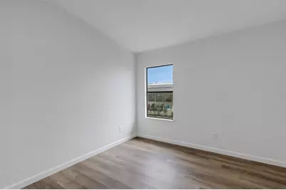 918 49th Avenue W, Bradenton, FL 34207 - Photo 17