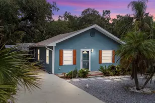 605 E Spruce St, Tarpon Springs, FL 34689 - Photo 1