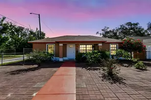 460 48th St S, Saint Petersburg, FL 33711 - Photo 1