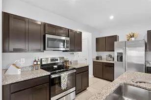 35021 Jomar Ave, Zephyrhills, FL 33541 - Photo 11