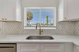 2301 Highland St S, Saint Petersburg, FL 33705 - Photo 11