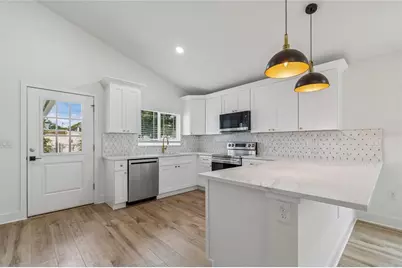 2301 Highland Street S, Saint Petersburg, FL 33705 - Photo 9