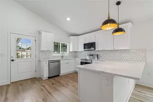2301 Highland St S, Saint Petersburg, FL 33705 - Photo 9
