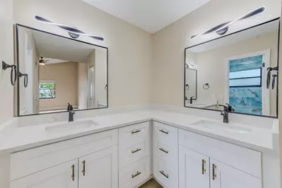 8005 Dorado Court, Tampa, FL 33637 - Photo 17