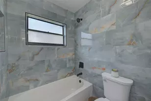 8005 Dorado Ct, Tampa, FL 33637 - Photo 17