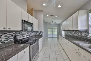 920 Villeroy Greens Dr, Sun City Center, FL 33573 - Photo 17