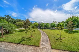 1404 N Palm Dr, Plant City, FL 33563 - Photo 1