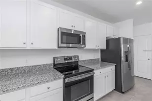 6773 Branham Mill Ct, Zephyrhills, FL 33542 - Photo 3