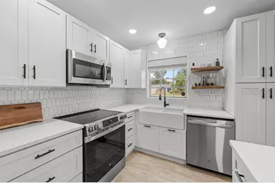 8405 Stillbrook Avenue, Tampa, FL 33615 - Photo 5