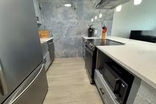 9213 Tudor Dr, Tampa, FL 33615 - Photo 7