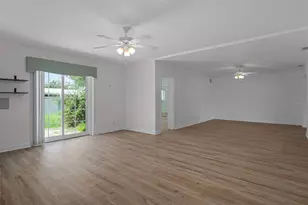 1563 Eden Isle Blvd NE, Saint Petersburg, FL 33704 - Photo 15