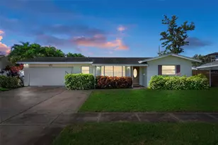 1563 Eden Isle Blvd NE, Saint Petersburg, FL 33704 - Photo 1