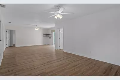 1563 Eden Isle Boulevard NE, Saint Petersburg, FL 33704 - Photo 11