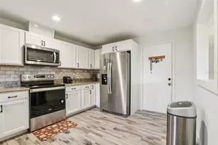 2603 Lancaster Dr, Sun City Center, FL 33573 - Photo 9