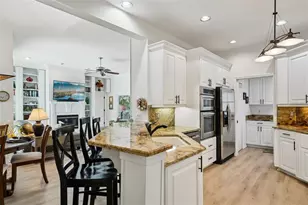 660 Bay Laurel Ct NE, Saint Petersburg, FL 33703 - Photo 9