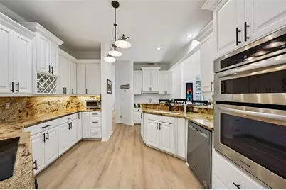 660 Bay Laurel Court NE, Saint Petersburg, FL 33703 - Photo 11