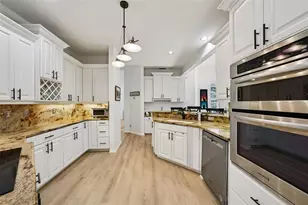 660 Bay Laurel Ct NE, Saint Petersburg, FL 33703 - Photo 11