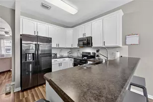 2052 Greenwood Valley Dr, Plant City, FL 33563 - Photo 15