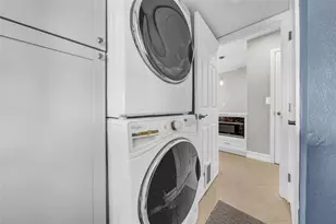 8809 Glen Lakes Blvd N, Saint Petersburg, FL 33702 - Photo 25