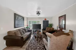 8009 Cornwall Ln, Tampa, FL 33615 - Photo 5