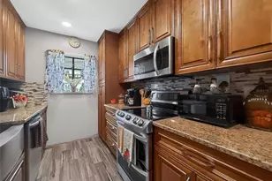 8009 Cornwall Ln, Tampa, FL 33615 - Photo 11
