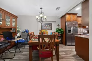 8009 Cornwall Ln, Tampa, FL 33615 - Photo 7