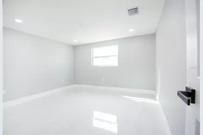 6708 Gateway Drive, Tampa, FL 33615 - Photo 15