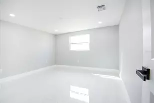 6708 Gateway Dr, Tampa, FL 33615 - Photo 15