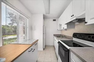 11401 3rd St N, Saint Petersburg, FL 33716 - Photo 9