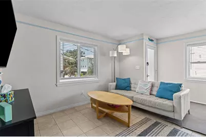 205 Bay Plaza, Treasure Island, FL 33706 - Photo 9