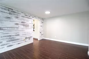 6080 80th St N, Saint Petersburg, FL 33709 - Photo 7