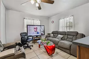 9318 N 11th St, Tampa, FL 33612 - Photo 15