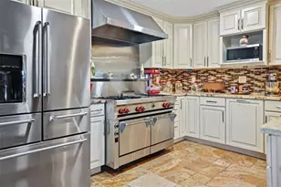 2035 28th St S, Saint Petersburg, FL 33712 - Photo 15