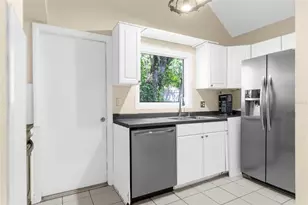 12414 Touchton Dr, Tampa, FL 33617 - Photo 9