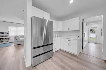5548 Dartmouth Avenue N, Saint Petersburg, FL 33710 - Photo 9