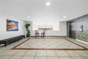 5200 Brittany Dr S, Saint Petersburg, FL 33715 - Photo 9