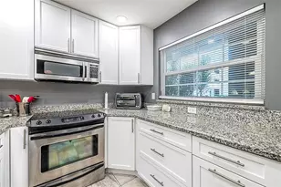 10215 Regal Dr, Largo, FL 33774 - Photo 5