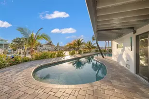 12400 Capri Cir N, Treasure Island, FL 33706 - Photo 35