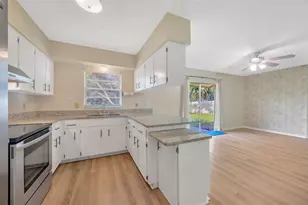 4429 Dolphin Dr, Tampa, FL 33617 - Photo 5