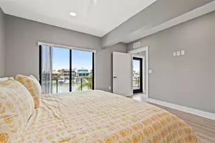 12400 Capri Cir N, Treasure Island, FL 33706 - Photo 13