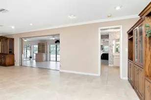 1113 45th Ave NE, Saint Petersburg, FL 33703 - Photo 9