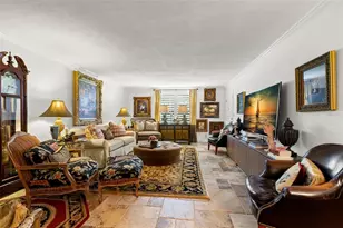 1065 Eden Isle Blvd NE, Saint Petersburg, FL 33704 - Photo 3