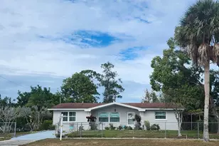 1010 Gulf Rd, Tarpon Springs, FL 34689 - Photo 1