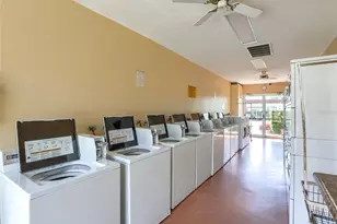 9033 Mission Oaks Blvd, Seminole, FL 33776 - Photo 15