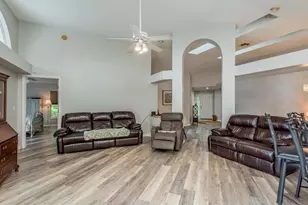 813 Crestridge Dr, Tarpon Springs, FL 34688 - Photo 11