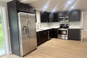 10118 Alambra Ave, Tampa, FL 33619 - Photo 7